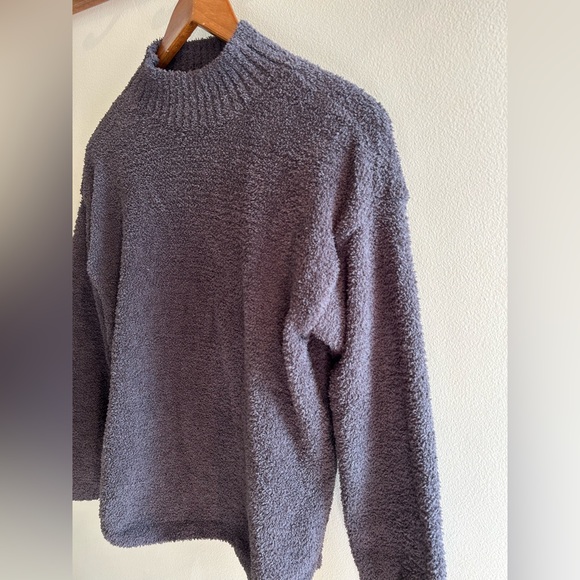 Uniqlo fuzzy fluffy sweater - Picture 3 of 3